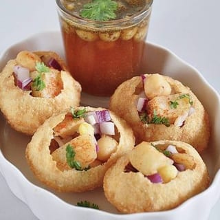 Gol Gappe/ Pani Puri with Tamarind Water